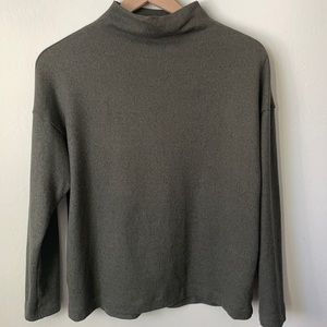 Uniqlo olive green turtleneck size L